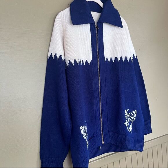 Hand Knit Zip-Up Sweater Cardigan with Deer Motif Unisex - Picture 2 of 9